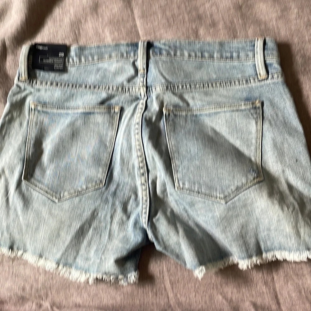 Gap size 29 light denim cutoffs - Picture 2 of 4